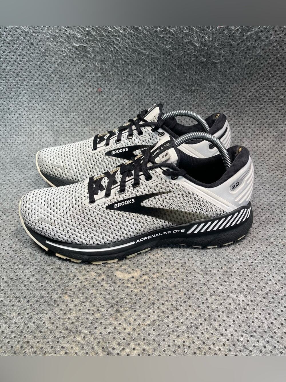 Brooks Adrenaline GTS 22 Black White Running Shoes Size 11 Women’s